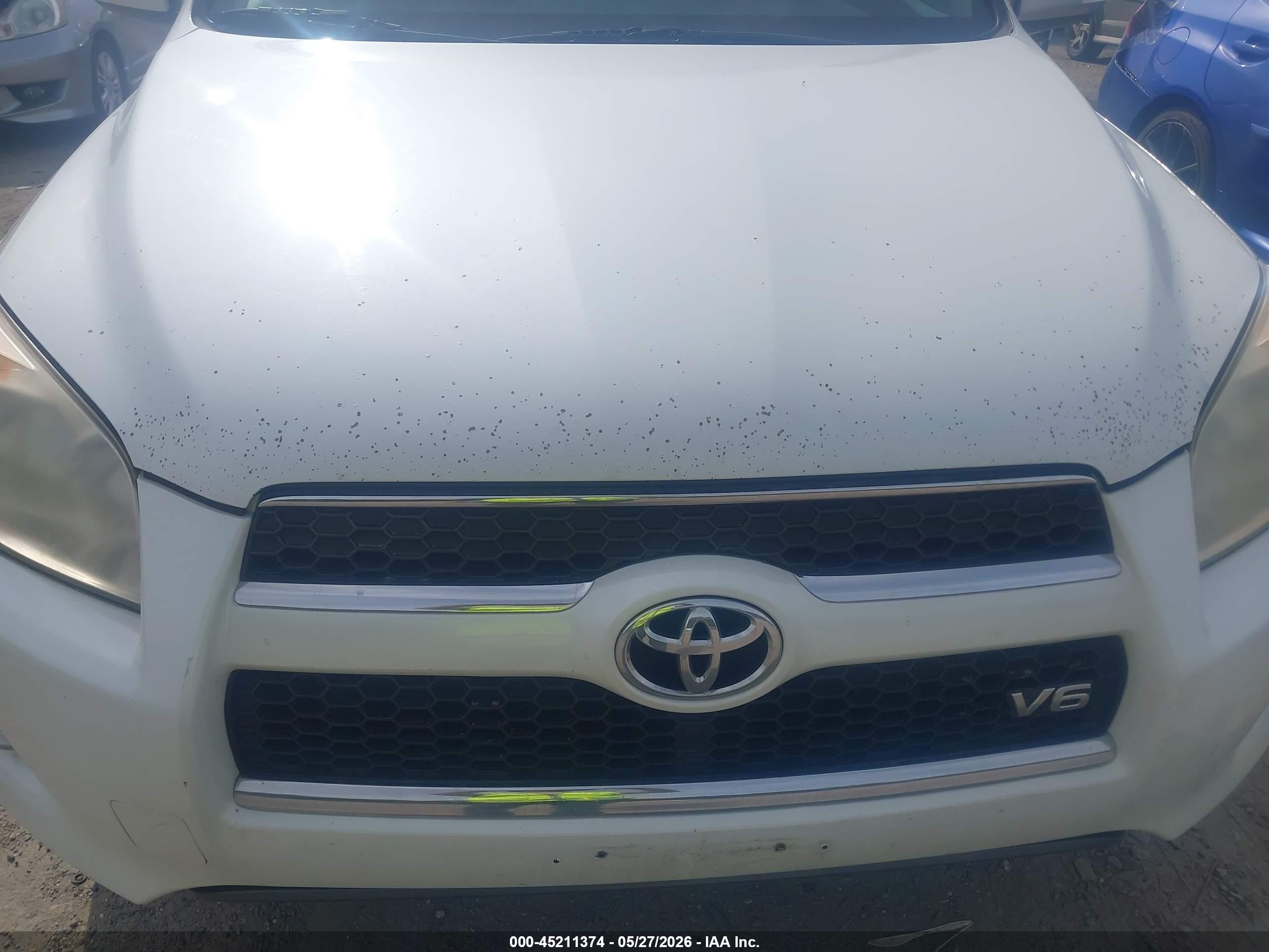 2009 Toyota Rav4 Limited V6 White vin: JTMBK31VX95071804