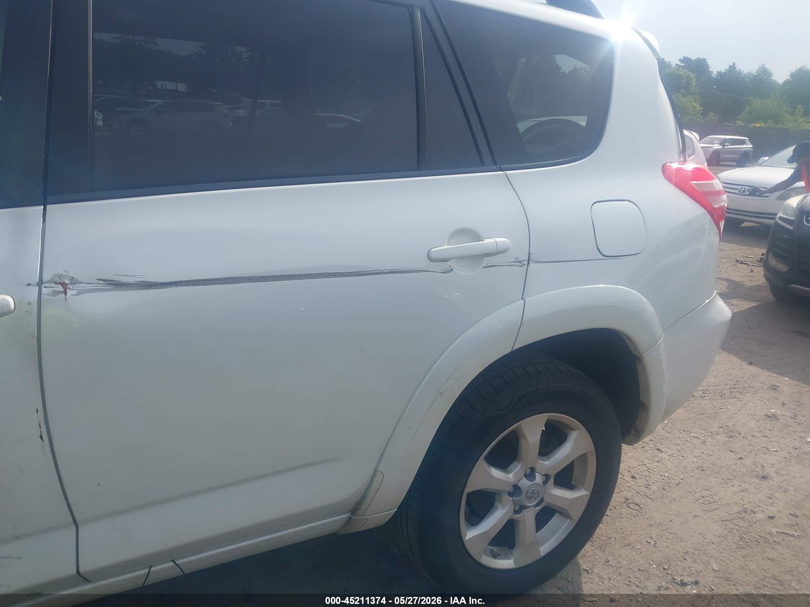 2009 Toyota Rav4 Limited V6 White vin: JTMBK31VX95071804
