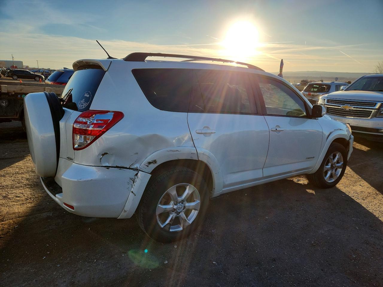 2009 Toyota Rav4 Limited White vin: JTMBK31VX95081670