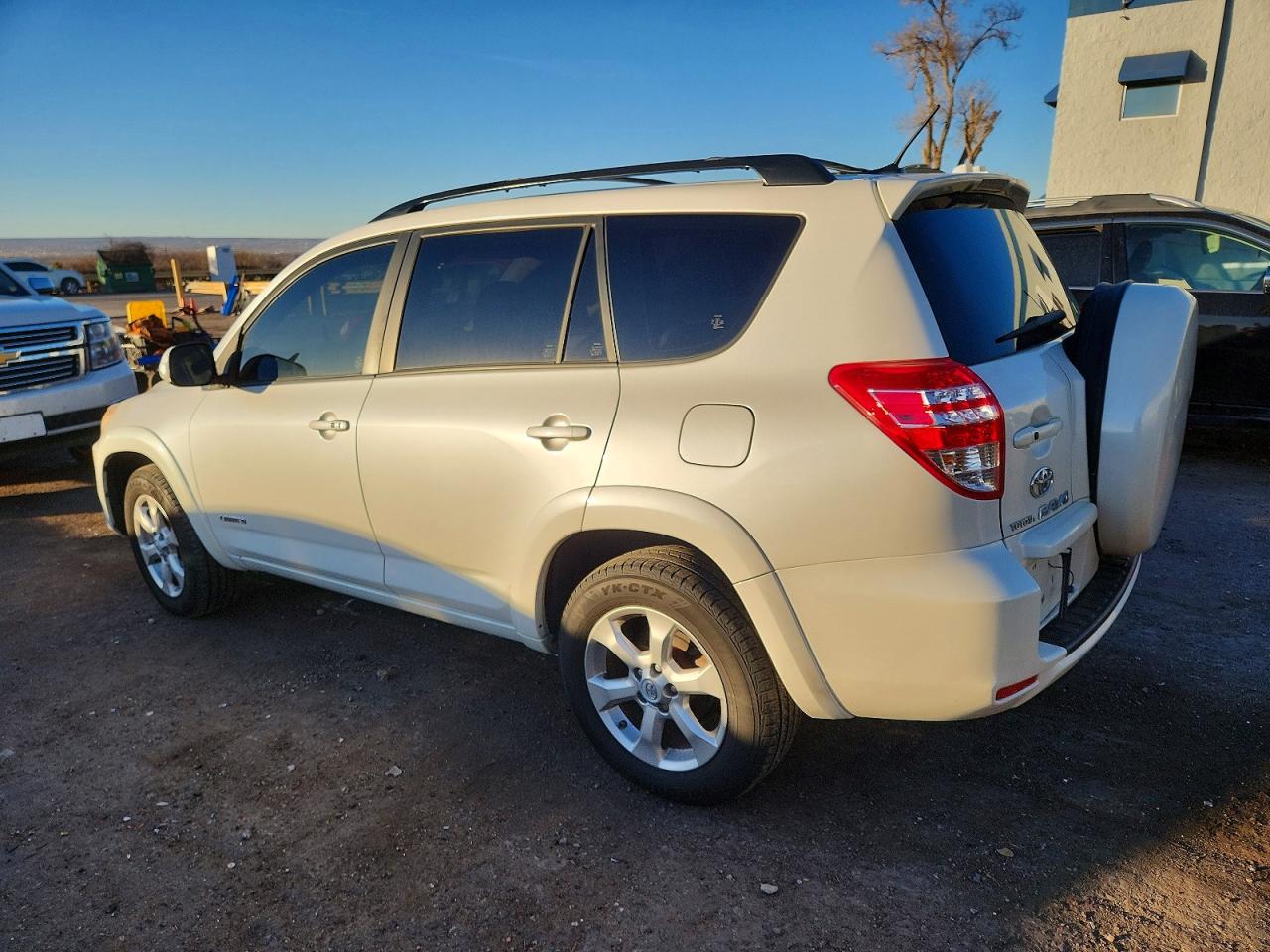 2009 Toyota Rav4 Limited White vin: JTMBK31VX95081670