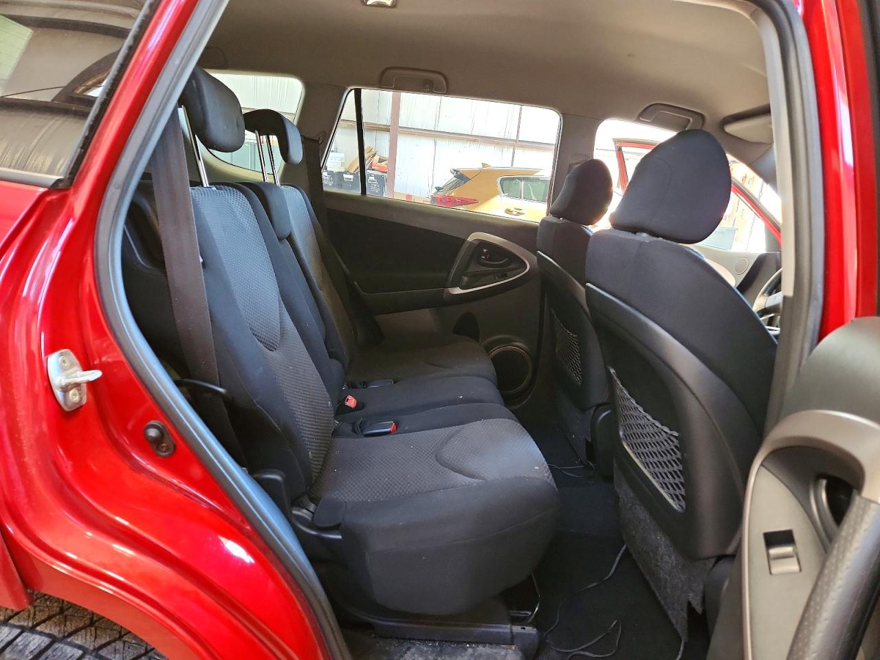2006 Toyota Rav4 Sport Red vin: JTMBK32V066005136