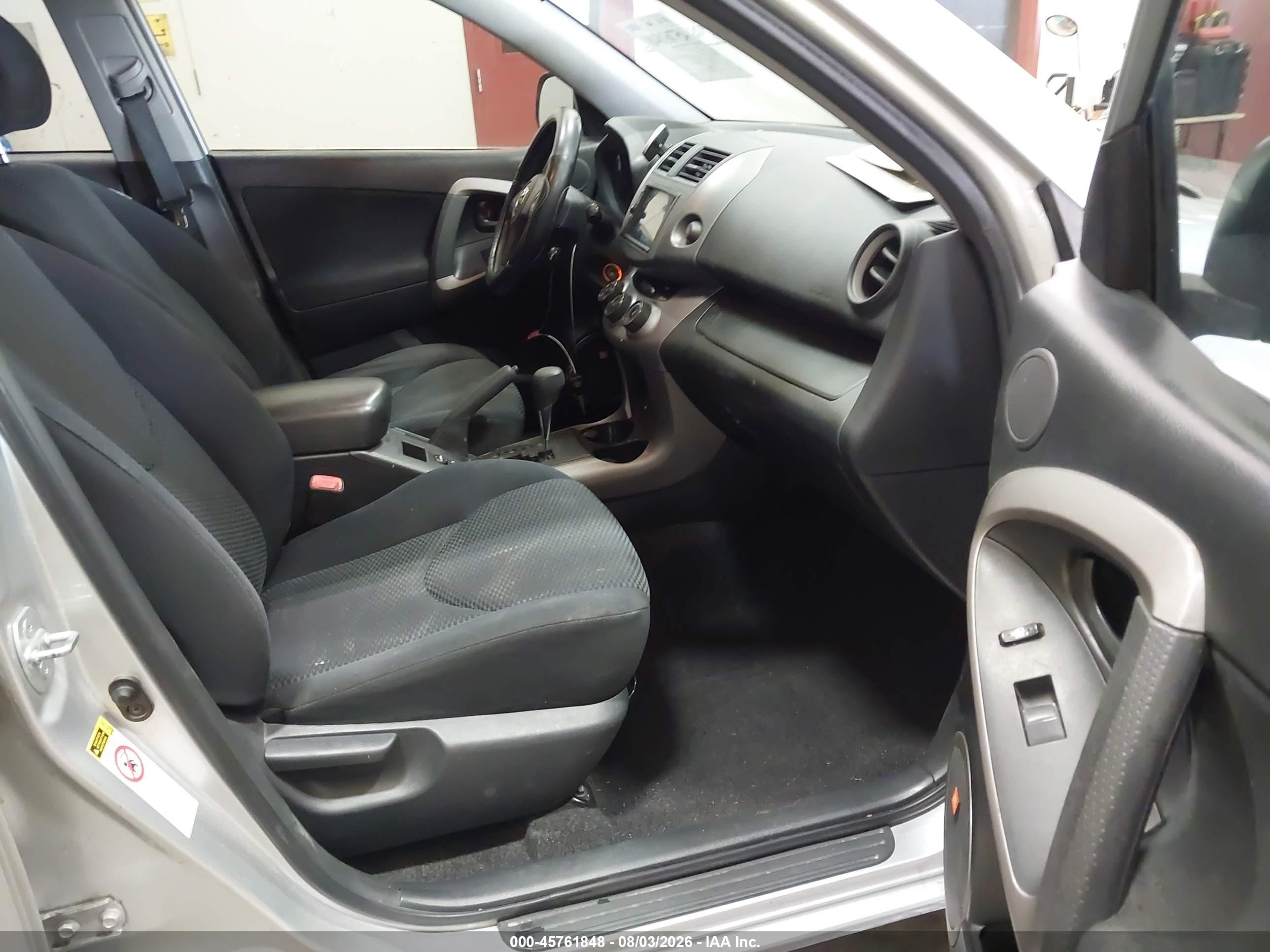 2007 Toyota Rav4 Sport Silver vin: JTMBK32V075034448