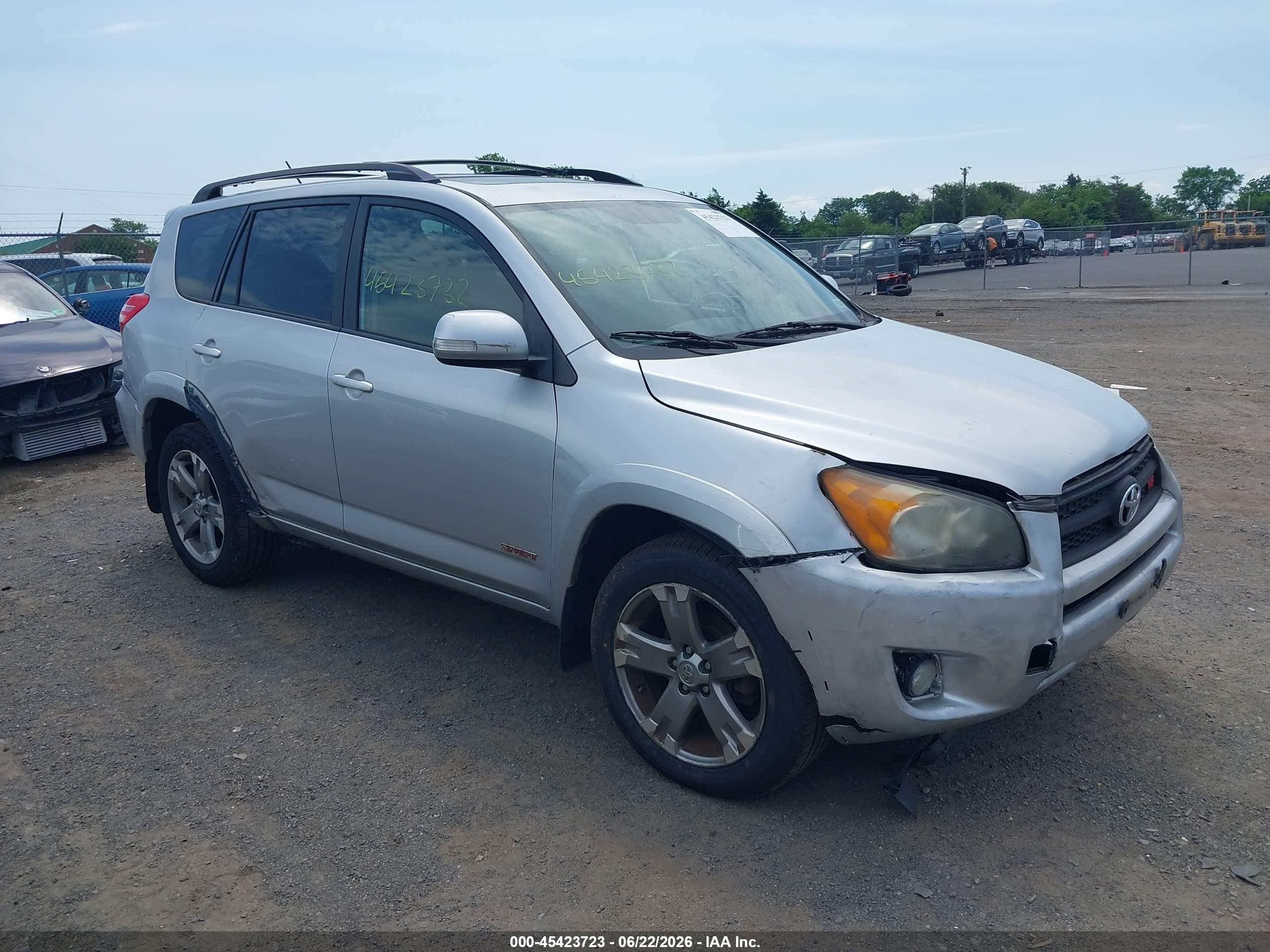 2009 Toyota Rav4 Sport V6 Silver vin: JTMBK32V095083040