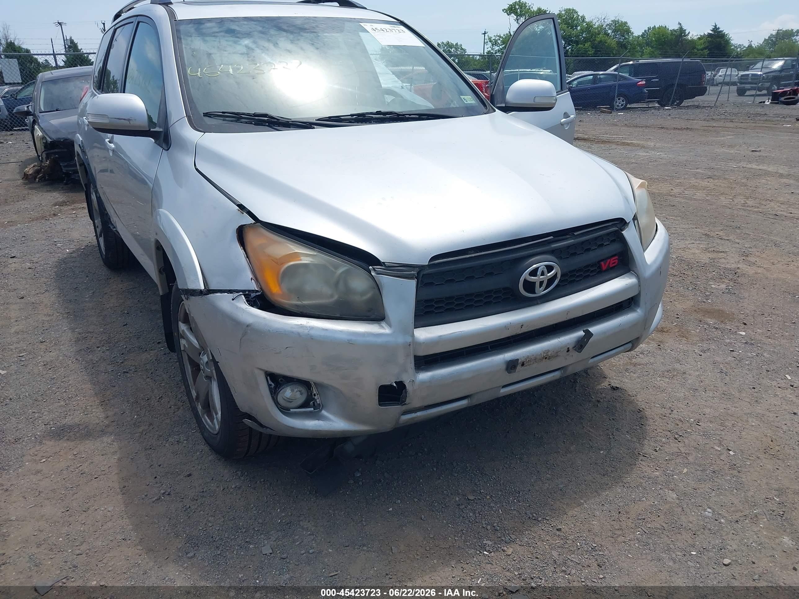 2009 Toyota Rav4 Sport V6 Silver vin: JTMBK32V095083040
