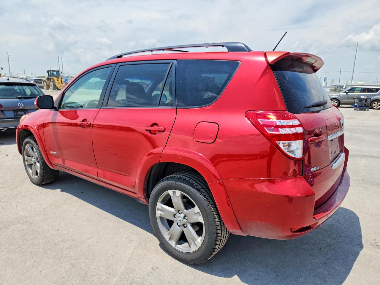 2009 Toyota Rav4 Sport Red vin: JTMBK32V295081869