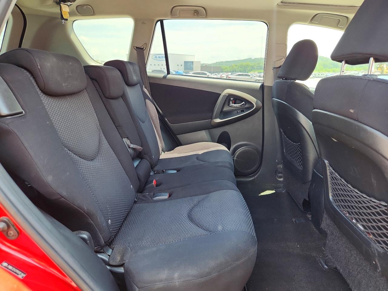 2009 Toyota Rav4 Sport Red vin: JTMBK32V295081869