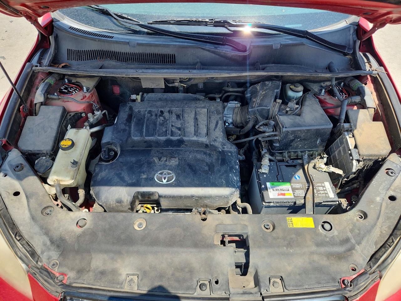 2009 Toyota Rav4 Sport Red vin: JTMBK32V295081869
