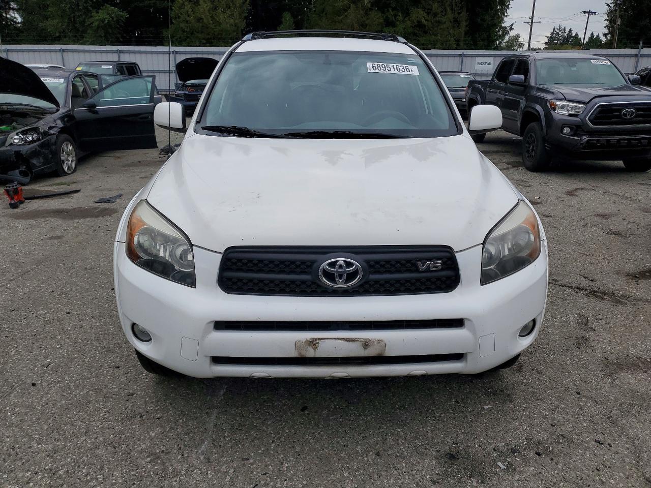 2007 Toyota Rav4 Sport White vin: JTMBK32V575026684