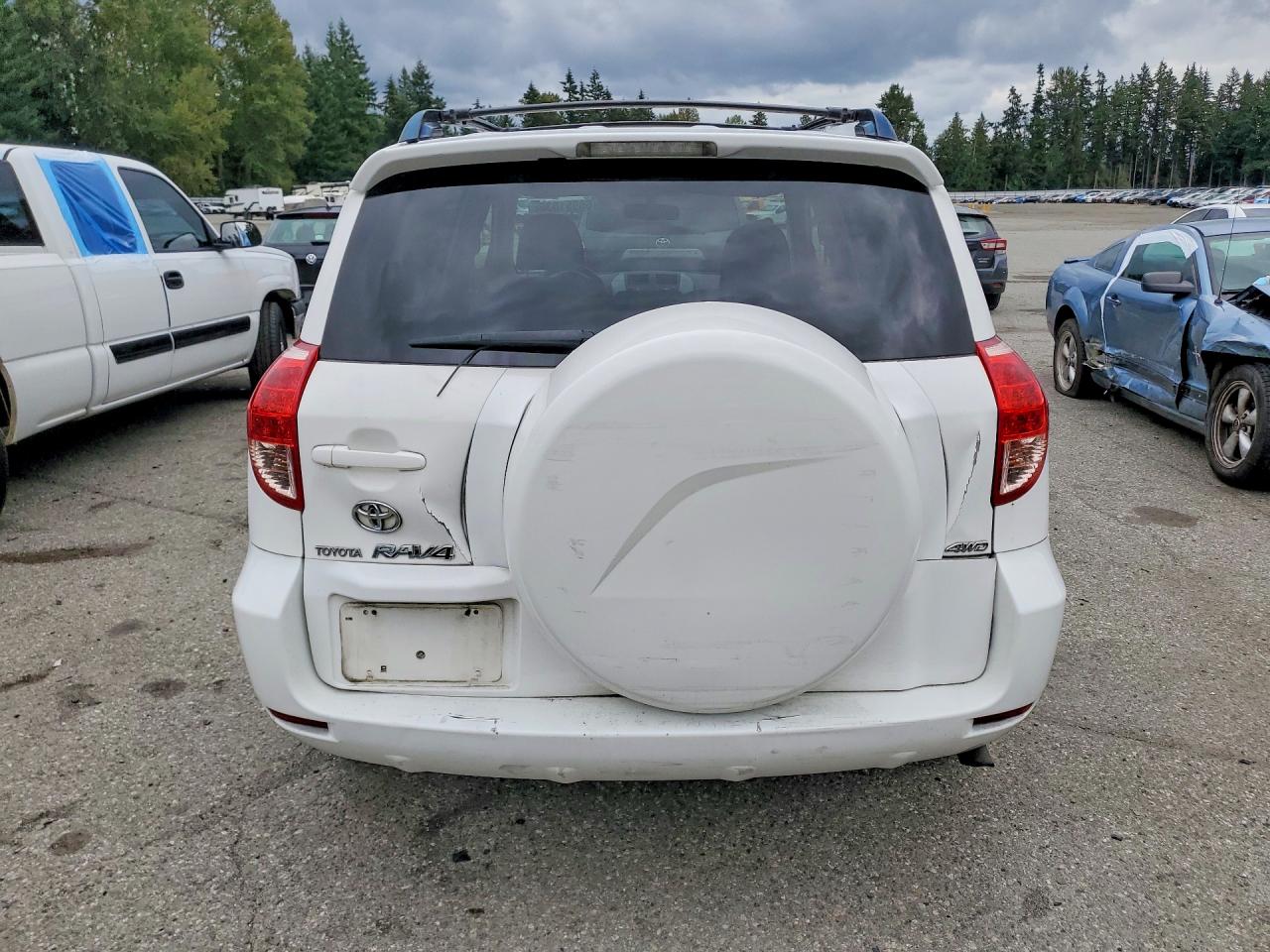 2007 Toyota Rav4 Sport White vin: JTMBK32V575026684