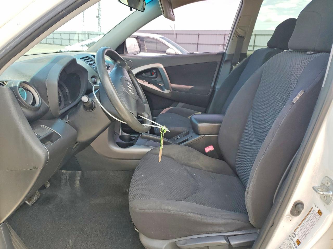 2007 Toyota Rav4 Sport White vin: JTMBK32V775018022