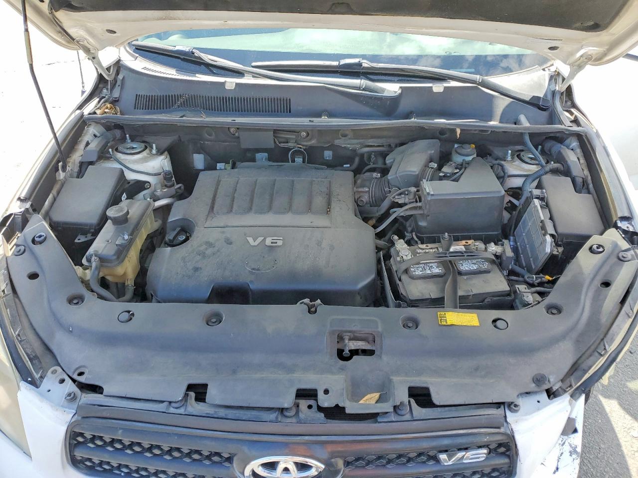 2007 Toyota Rav4 Sport White vin: JTMBK32V775018022