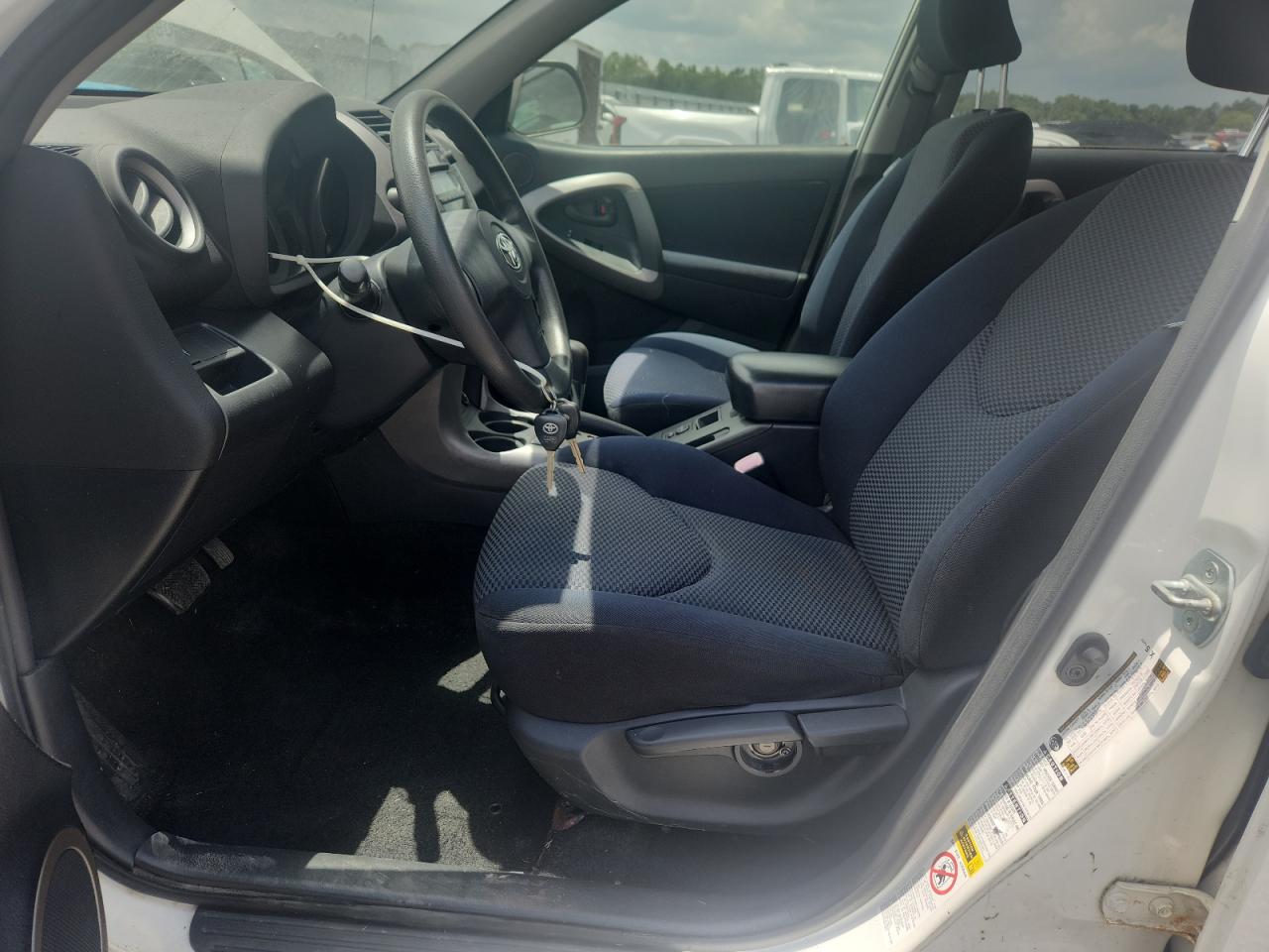 2008 Toyota Rav4 Sport White vin: JTMBK32V785043830