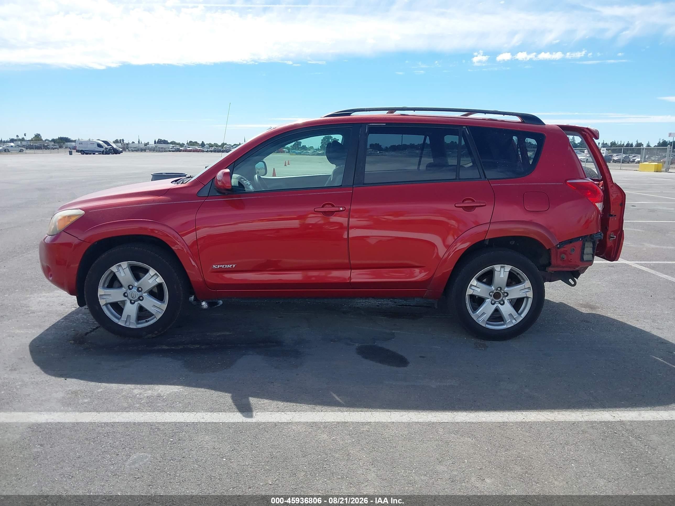 2007 Toyota Rav4 Sport Red vin: JTMBK32V975028938
