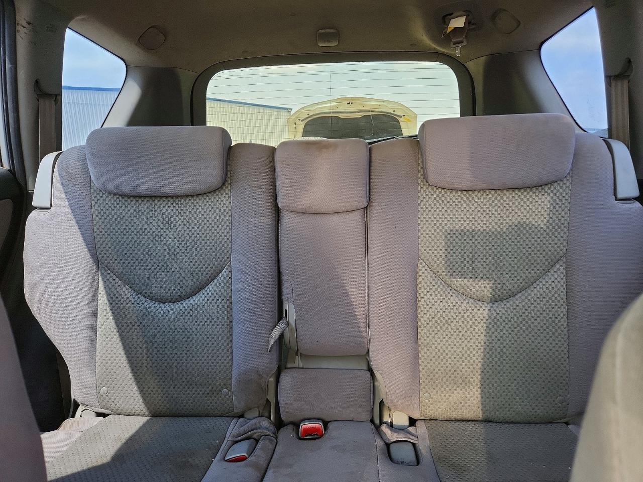 2007 Toyota Rav4 Base Silver vin: JTMBK33V176017120