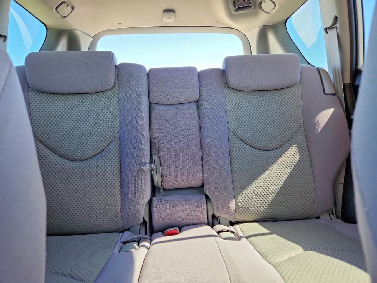 2007 Toyota Rav4 Base Silver vin: JTMBK33V176020020