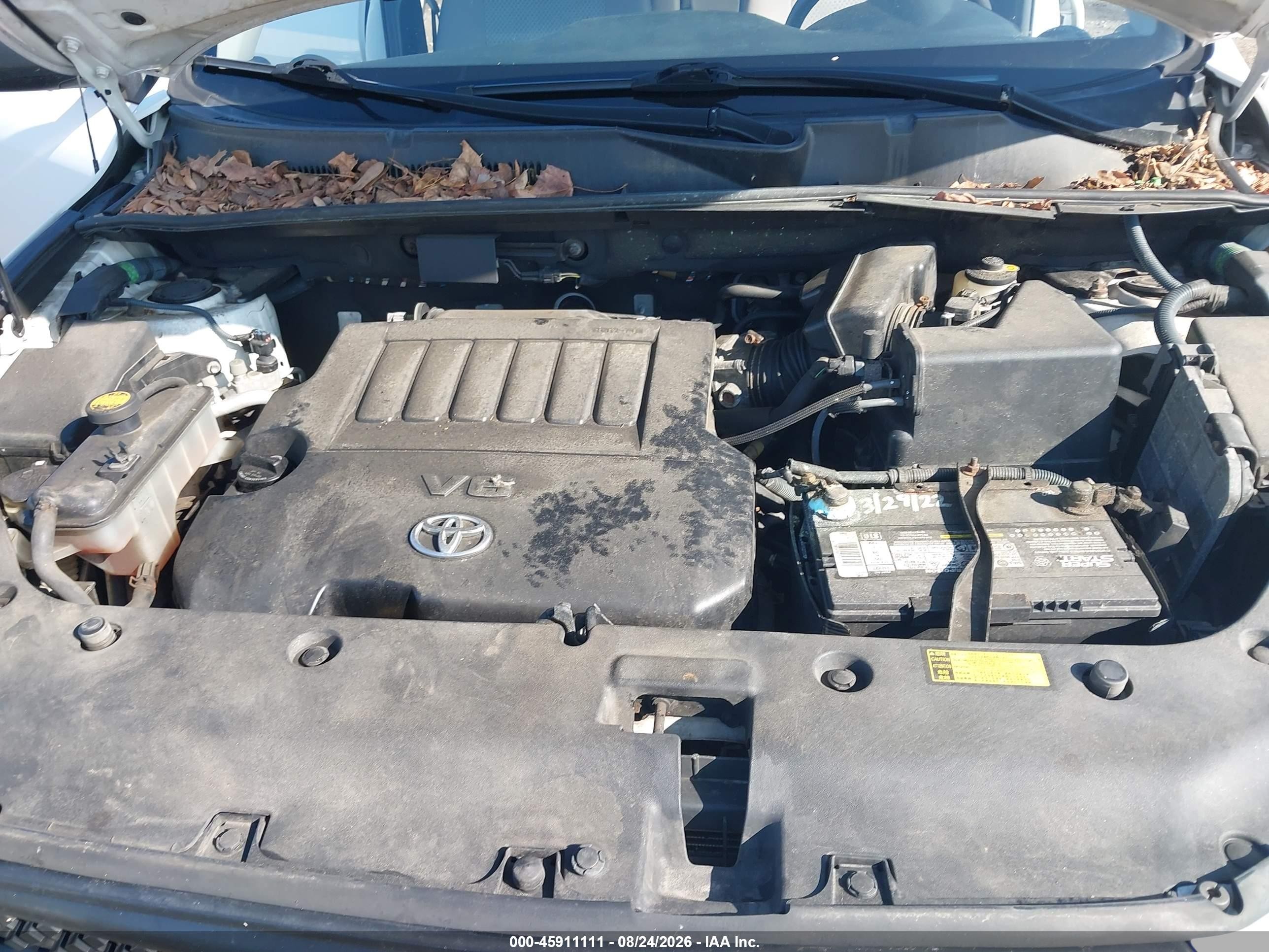 2007 Toyota Rav4 Base V6 (a5) Белый vin: JTMBK33V375037262