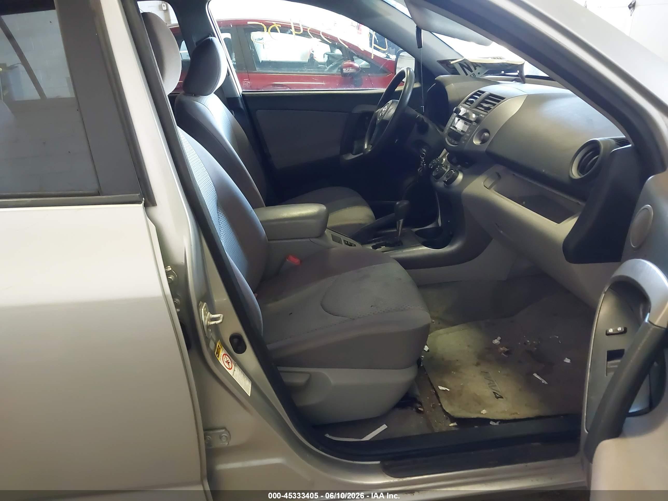 2008 Toyota Rav4 Base V6 Silver vin: JTMBK33V386039234