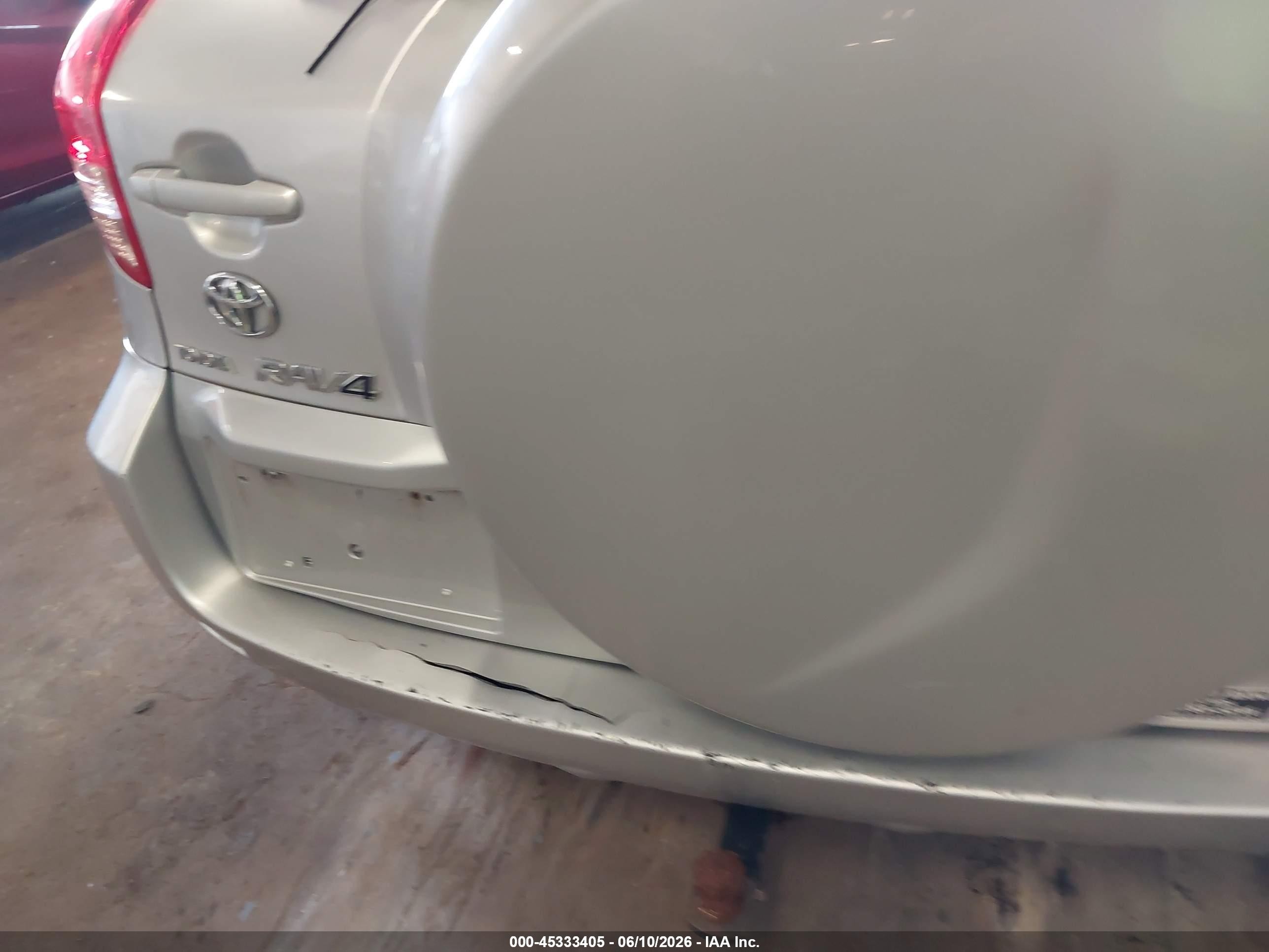 2008 Toyota Rav4 Base V6 Silver vin: JTMBK33V386039234
