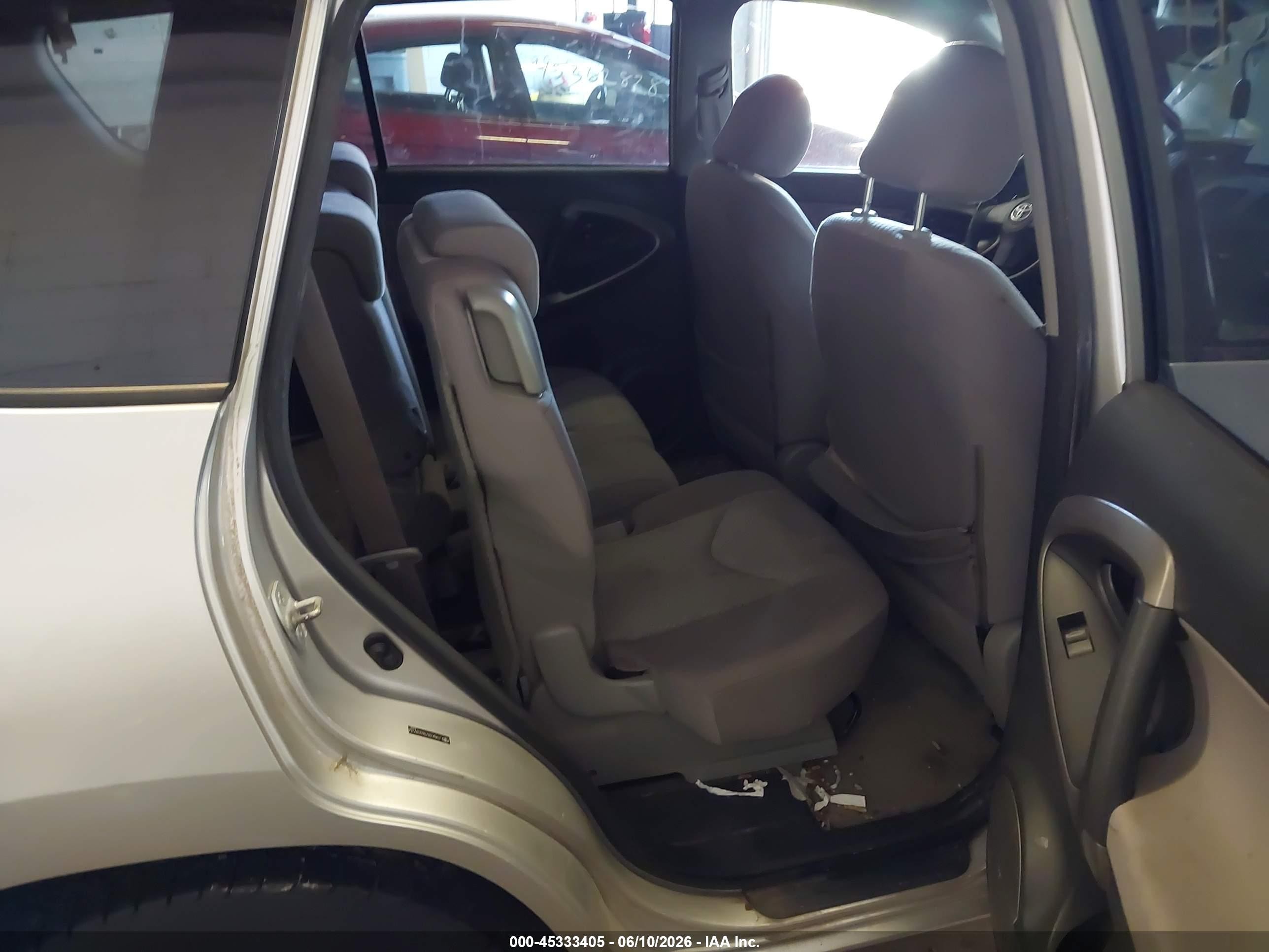 2008 Toyota Rav4 Base V6 Silver vin: JTMBK33V386039234