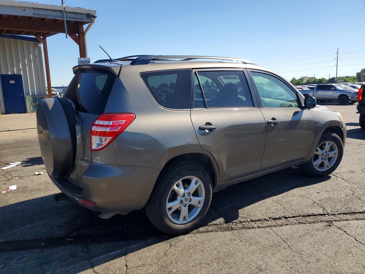 2009 Toyota Rav4 Base Brown vin: JTMBK33V49D008684