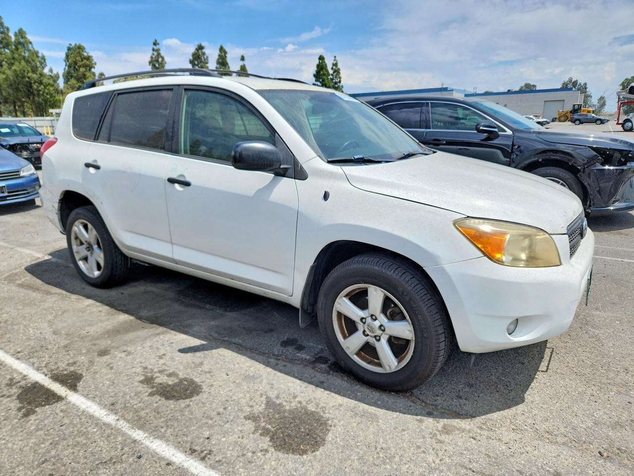 2008 Toyota Rav4 Base White vin: JTMBK33V585053349