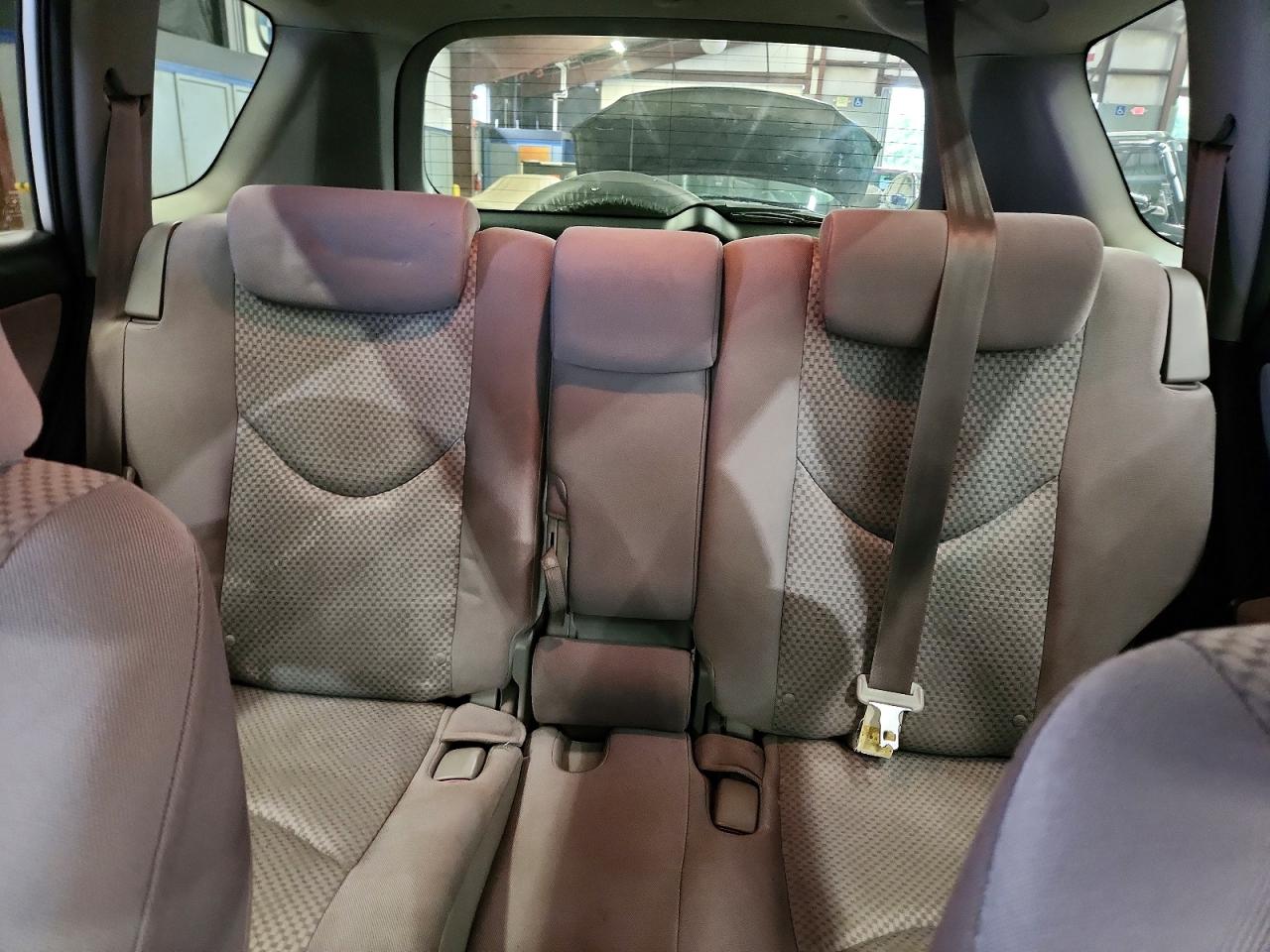 2006 Toyota Rav4 Base Silver vin: JTMBK33V666005186