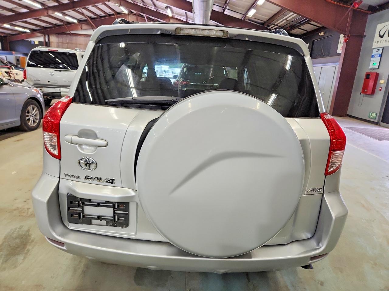 2006 Toyota Rav4 Base Silver vin: JTMBK33V666005186