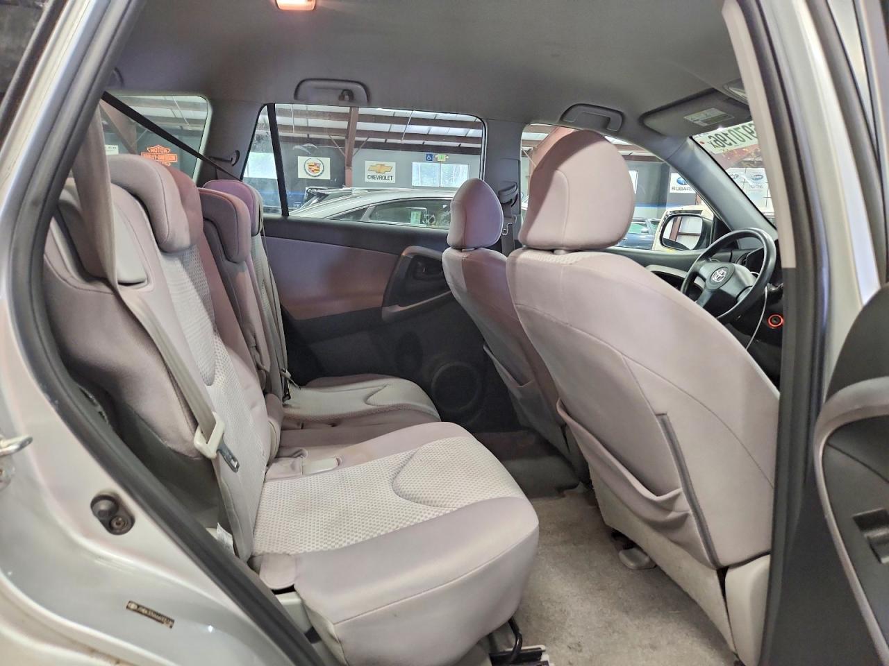 2006 Toyota Rav4 Base Silver vin: JTMBK33V666005186