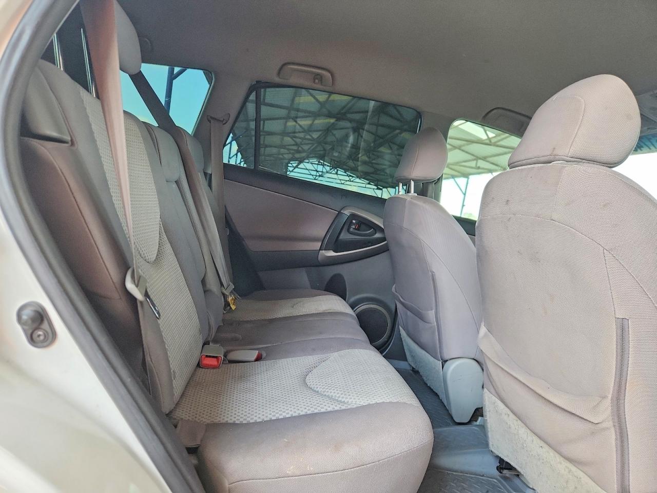 2008 Toyota Rav4 Base White vin: JTMBK33V785061792