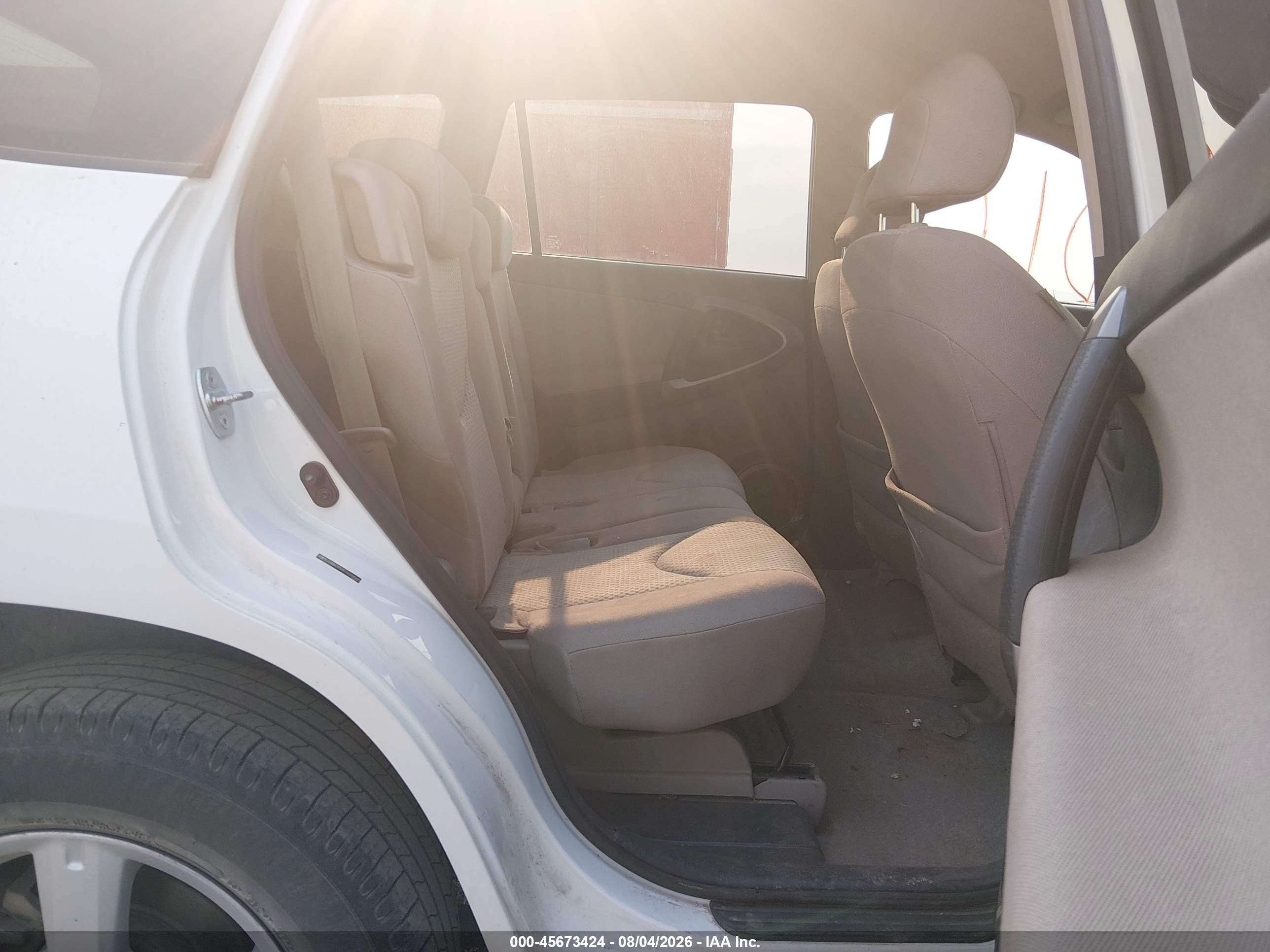 2007 Toyota Rav4 Base V6 (a5) White vin: JTMBK33V876024565