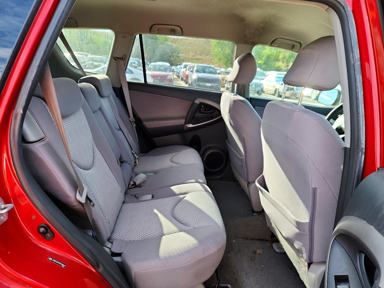 2008 Toyota Rav4 Base Красный vin: JTMBK33V985048641
