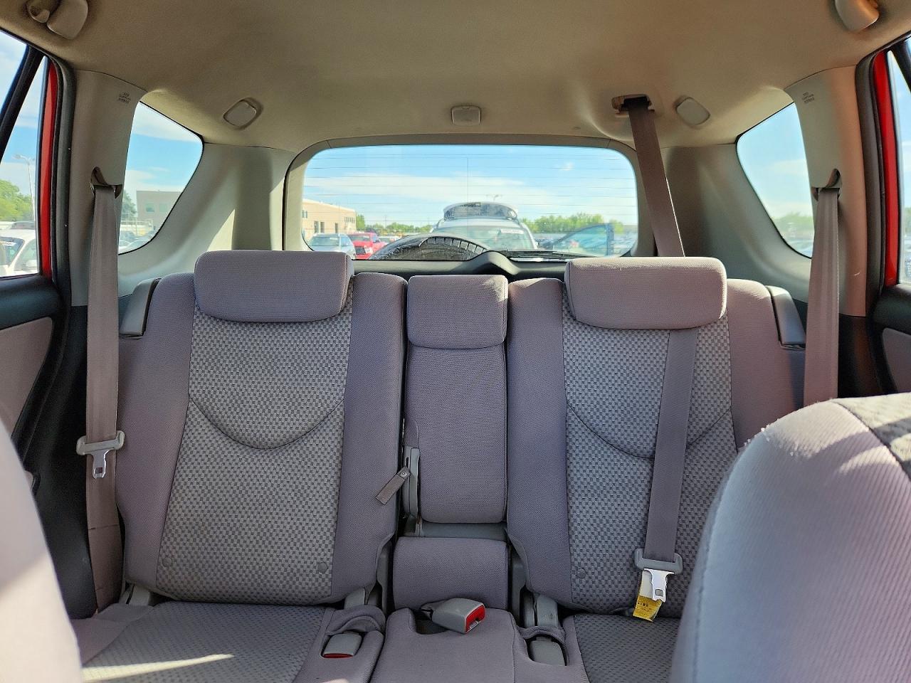 2008 Toyota Rav4 Base Красный vin: JTMBK33V985048641
