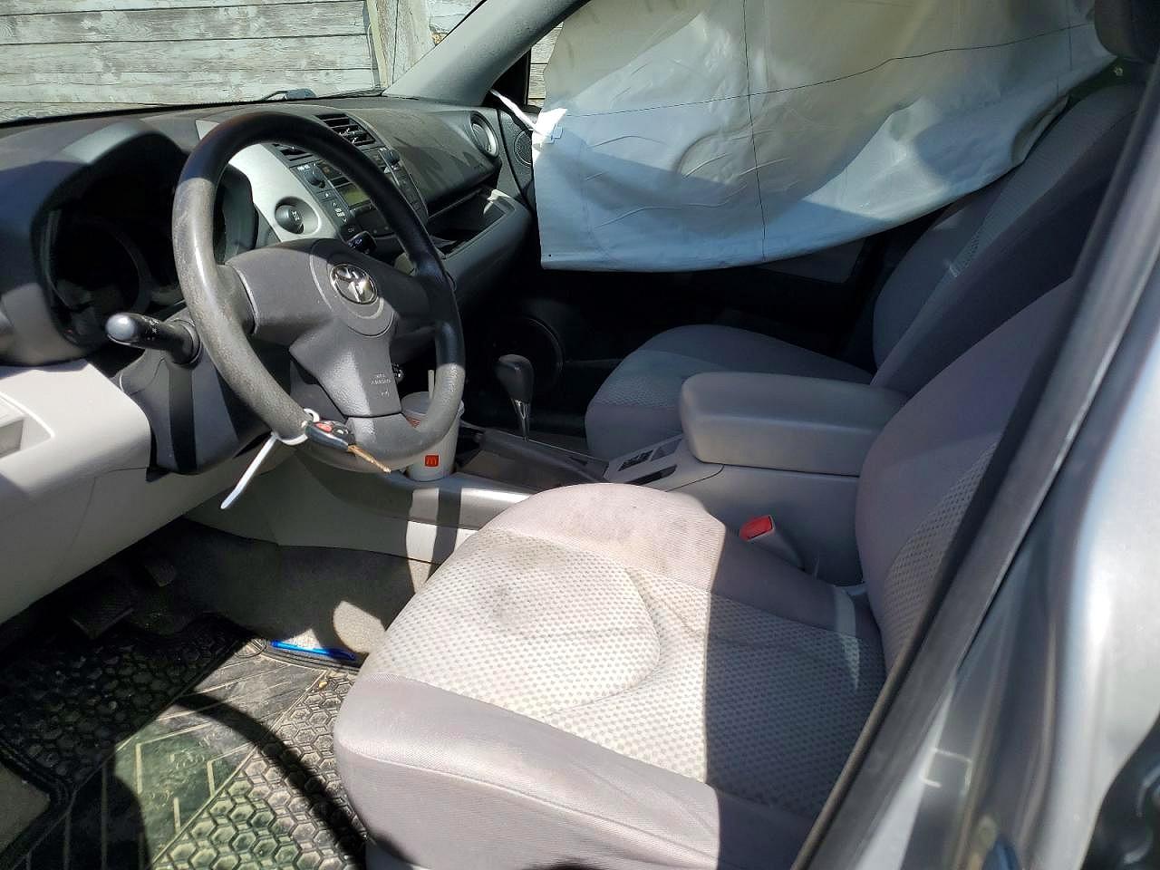2008 Toyota Rav4 Base Silver vin: JTMBK33V985071028