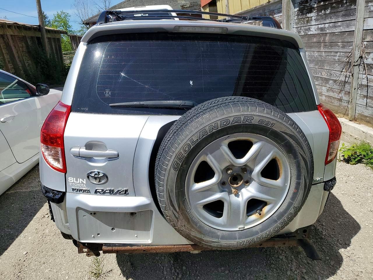 2008 Toyota Rav4 Base Silver vin: JTMBK33V985071028