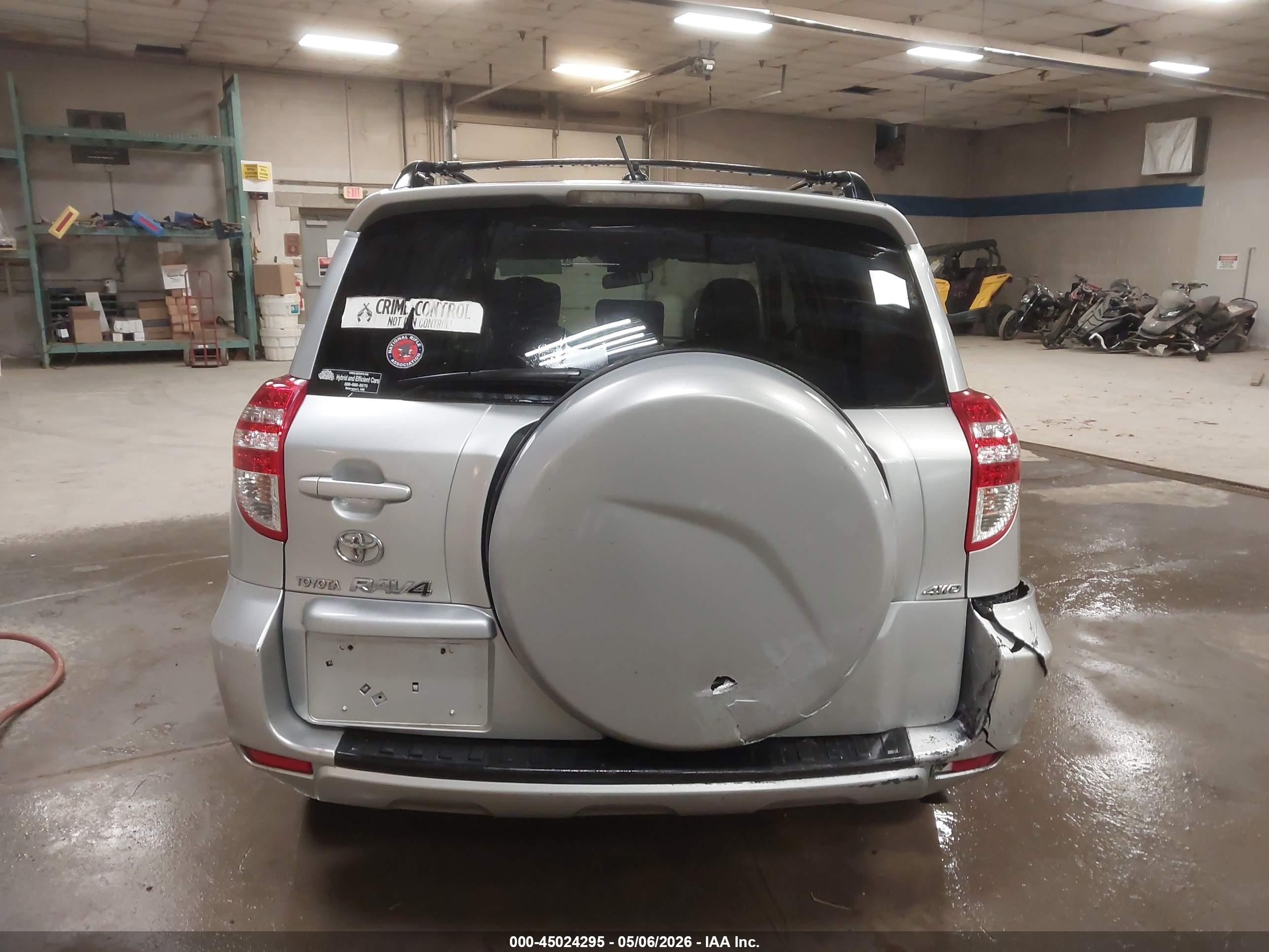 2009 Toyota Rav4 Base V6 Silver vin: JTMBK33V99D000208