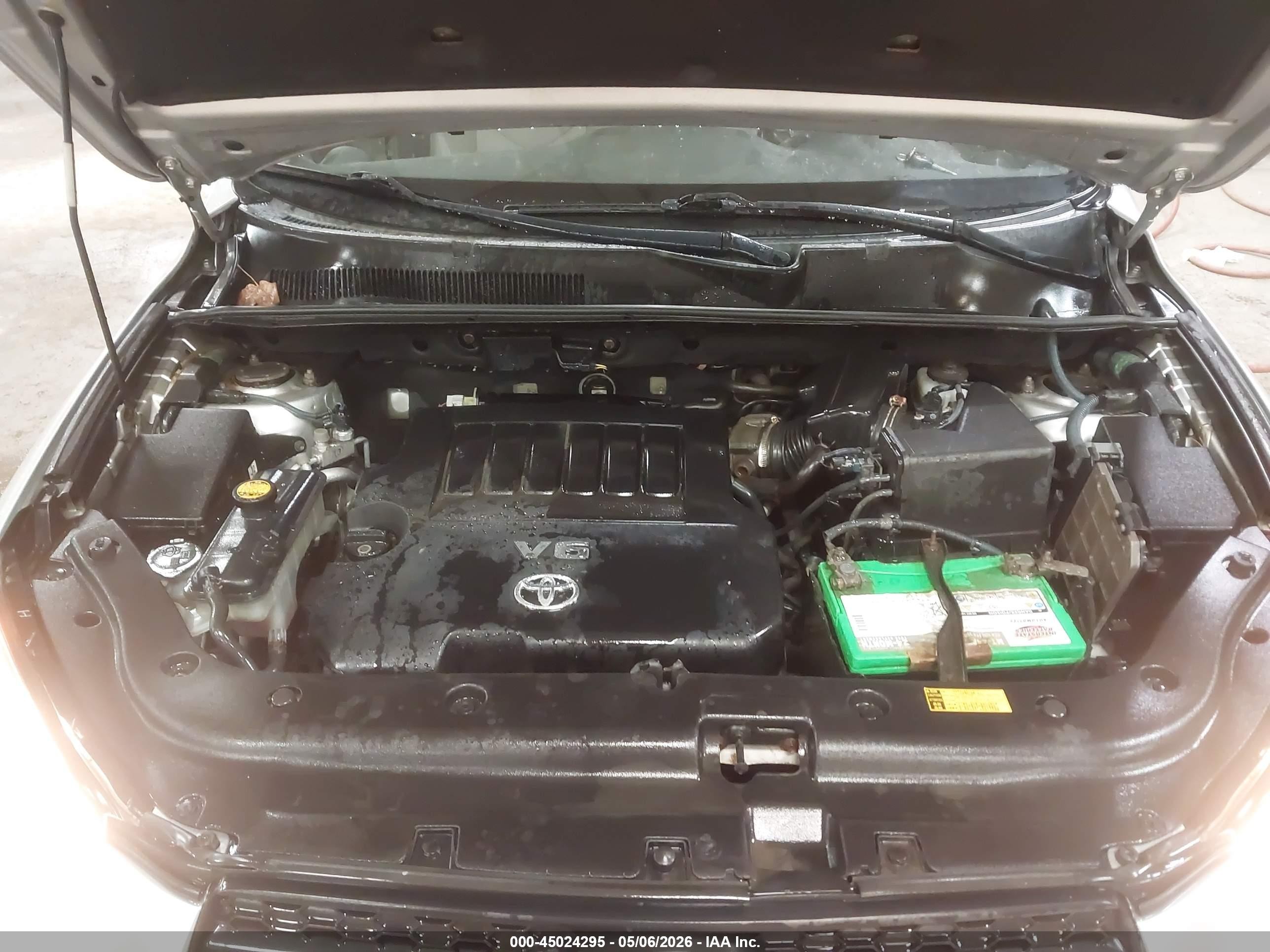 2009 Toyota Rav4 Base V6 Silver vin: JTMBK33V99D000208