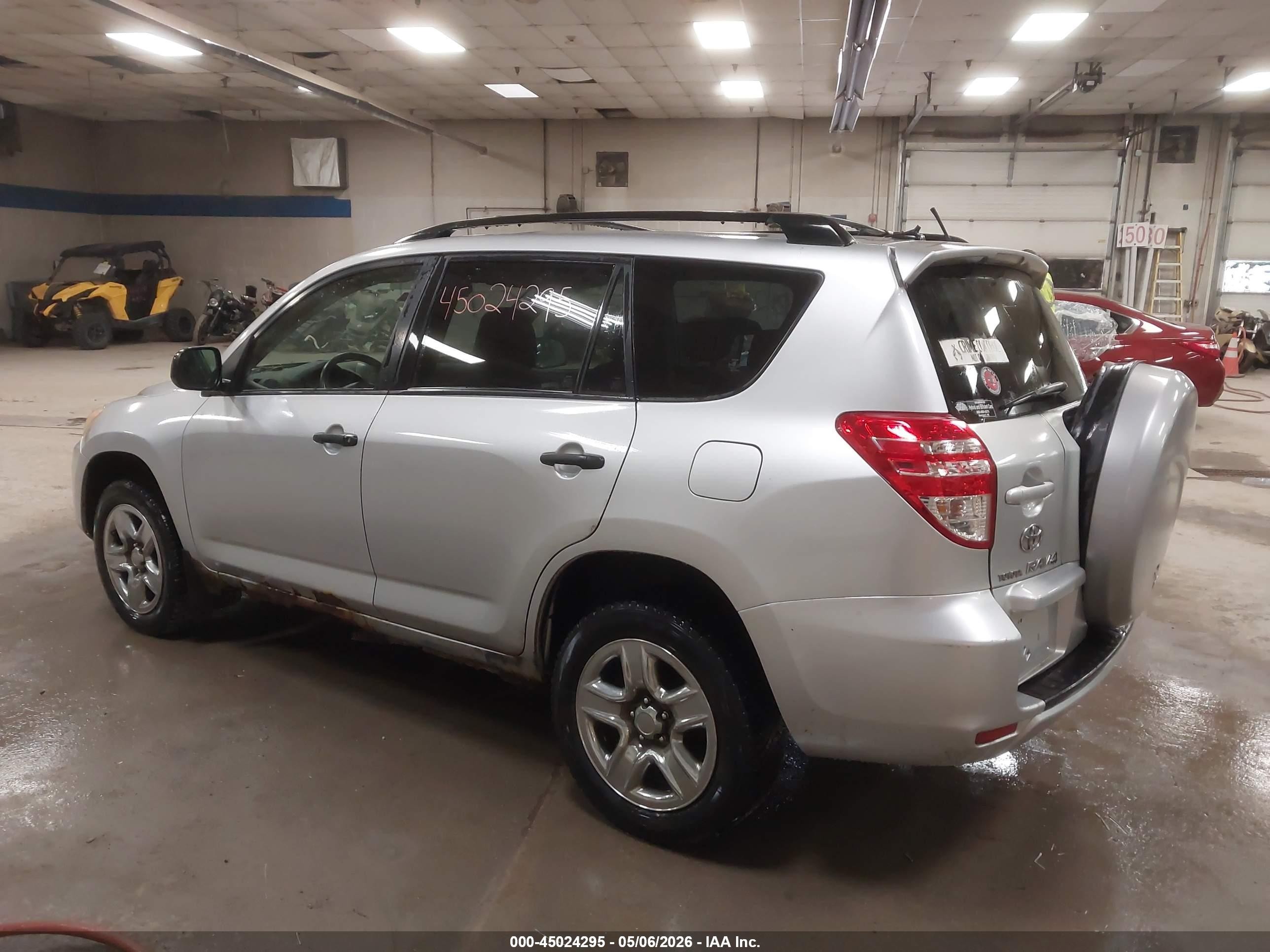 2009 Toyota Rav4 Base V6 Silver vin: JTMBK33V99D000208