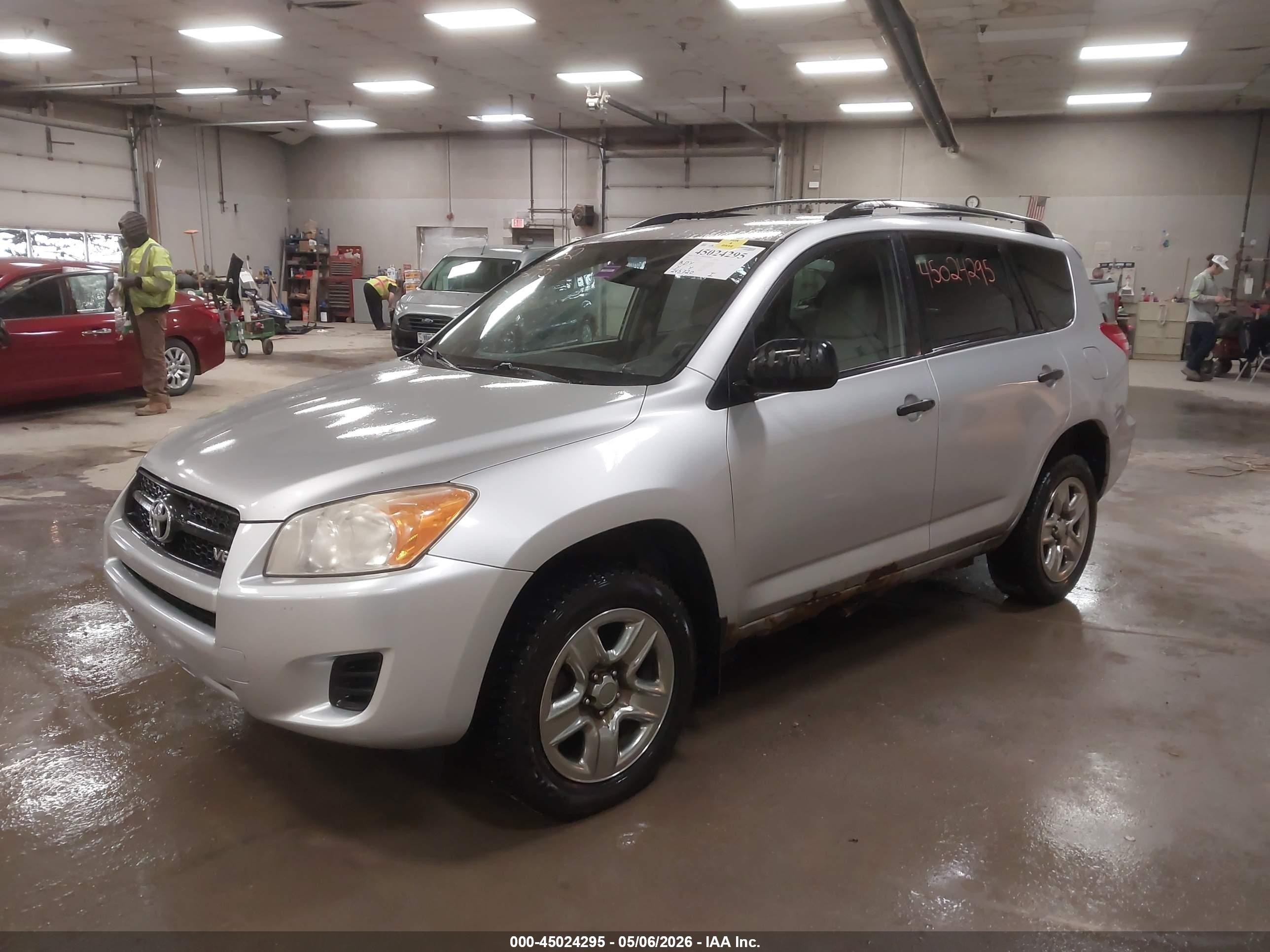 2009 Toyota Rav4 Base V6 Silver vin: JTMBK33V99D000208