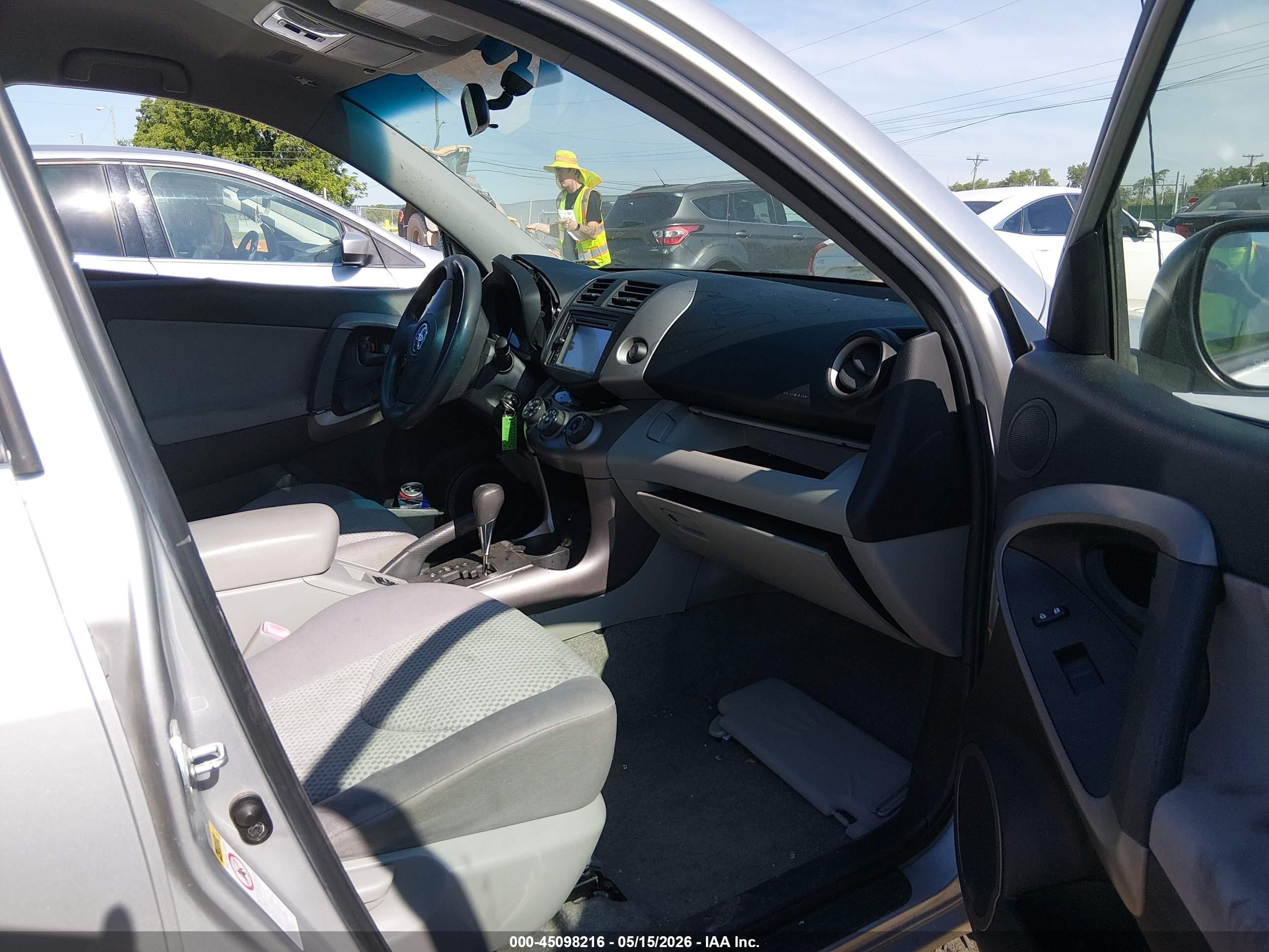 2008 Toyota Rav4 Base V6 Silver vin: JTMBK33VX85048213