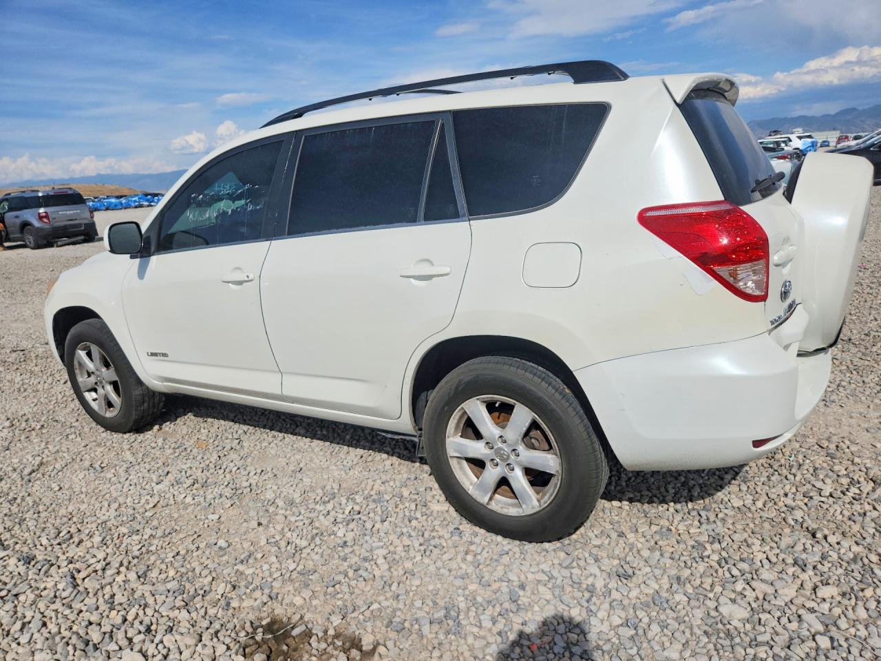 2007 Toyota Rav4 Limited White vin: JTMBK34V375029404