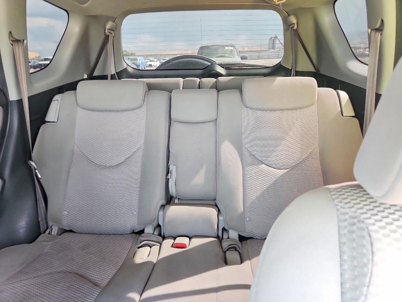 2007 Toyota Rav4 Limited White vin: JTMBK34V375029404