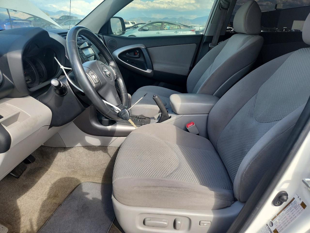 2007 Toyota Rav4 Limited White vin: JTMBK34V375029404