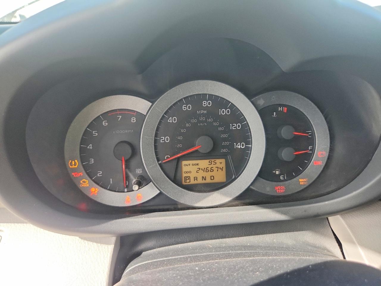 2007 Toyota Rav4 Limited White vin: JTMBK34V375029404