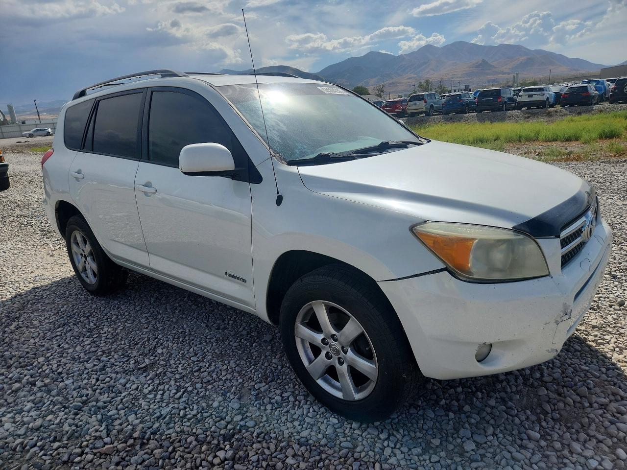 2007 Toyota Rav4 Limited White vin: JTMBK34V375029404