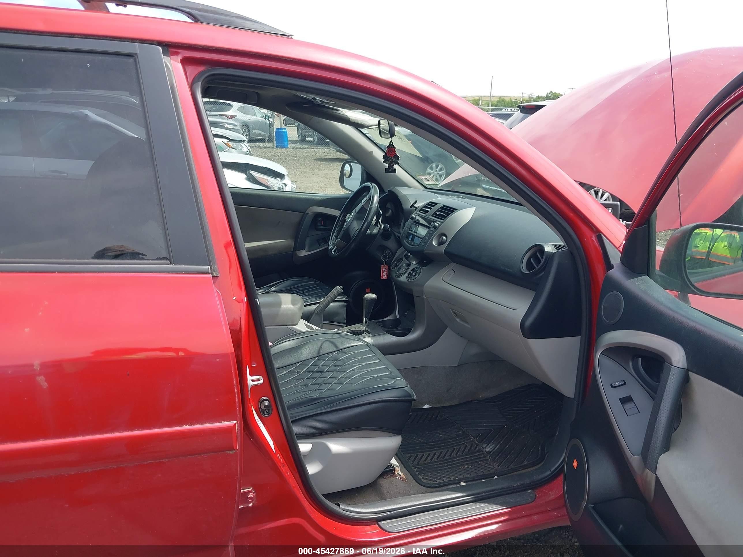 2007 Toyota Rav4 Limited Red vin: JTMBK34V775021774