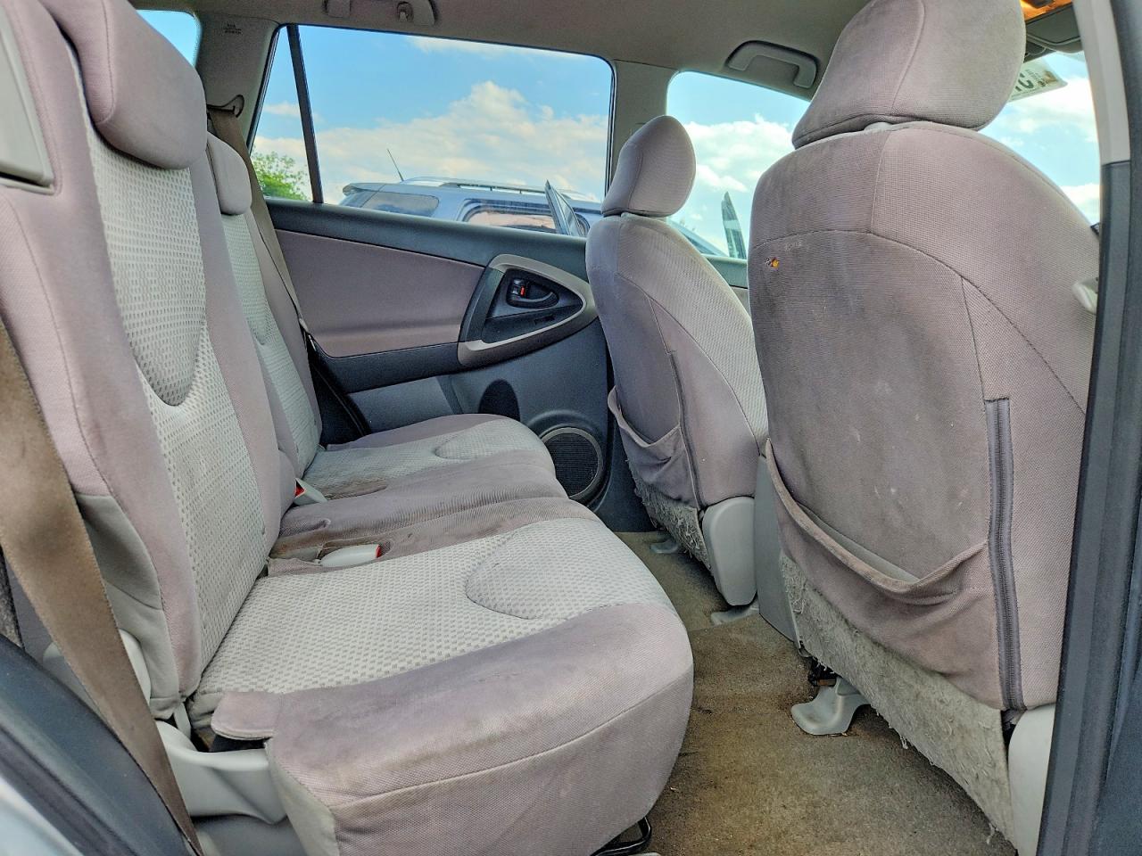 2007 Toyota Rav4 Base Silver vin: JTMBK35V275026881