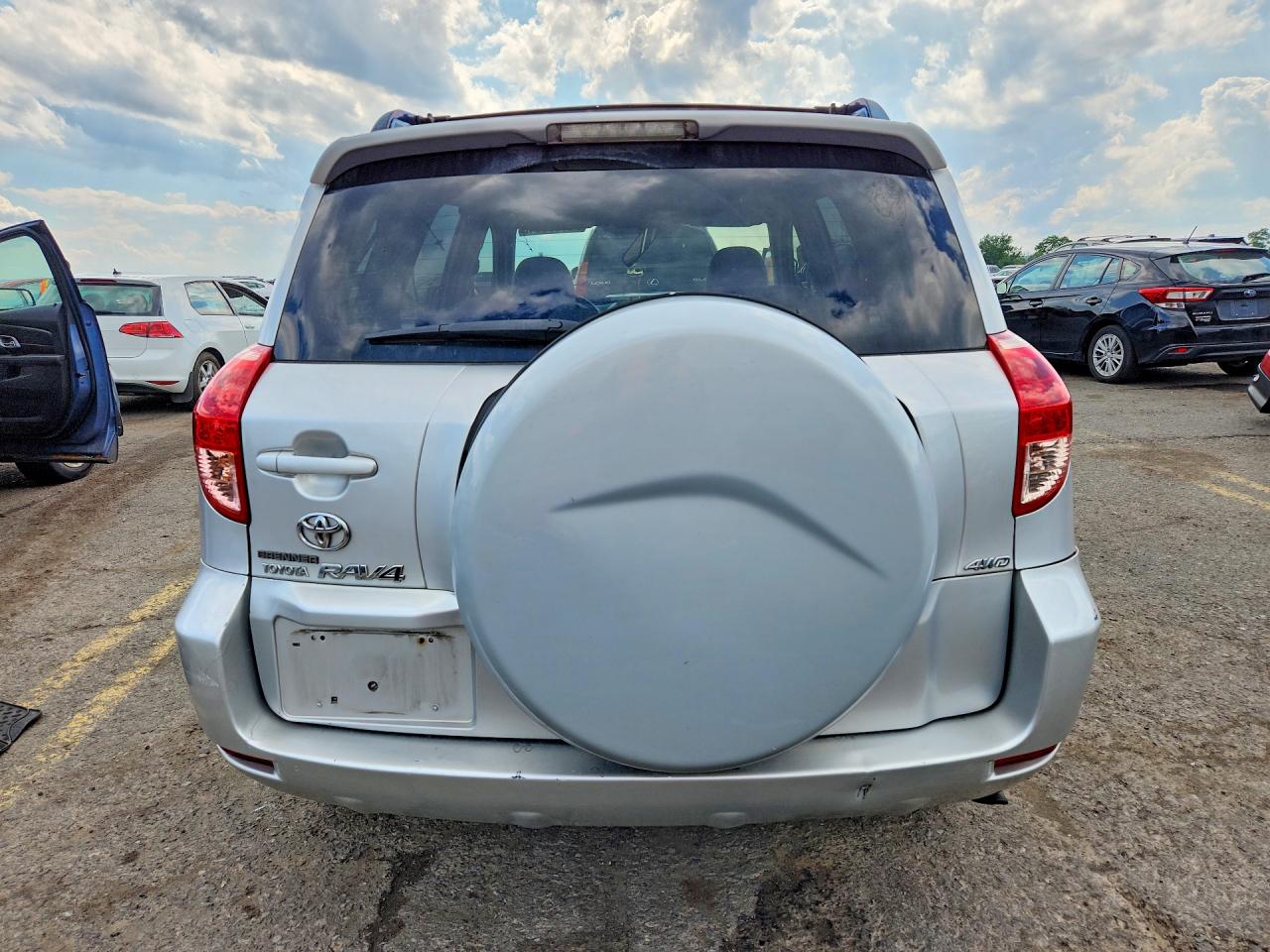 2007 Toyota Rav4 Base Silver vin: JTMBK35V275026881