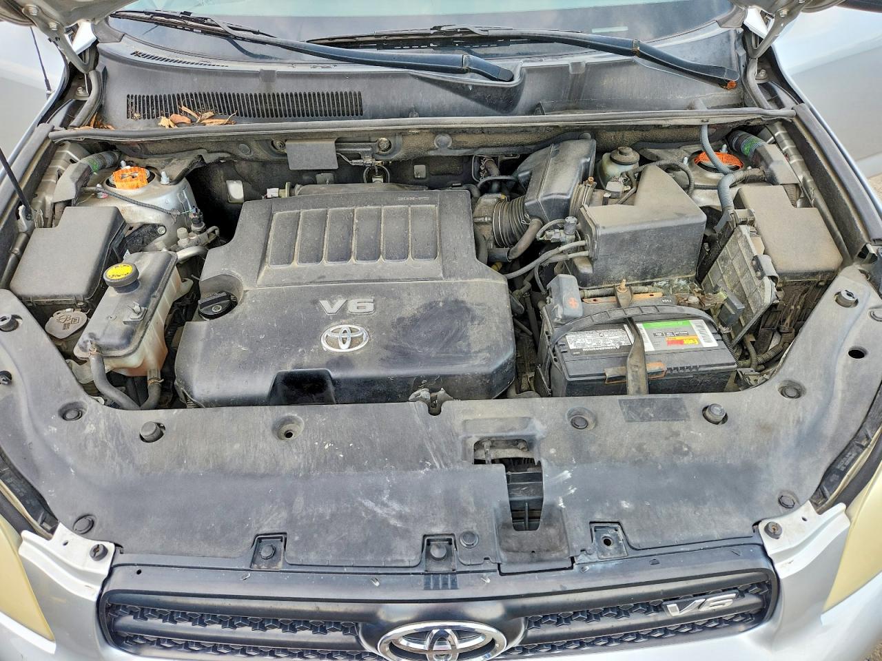 2007 Toyota Rav4 Base Silver vin: JTMBK35V275026881