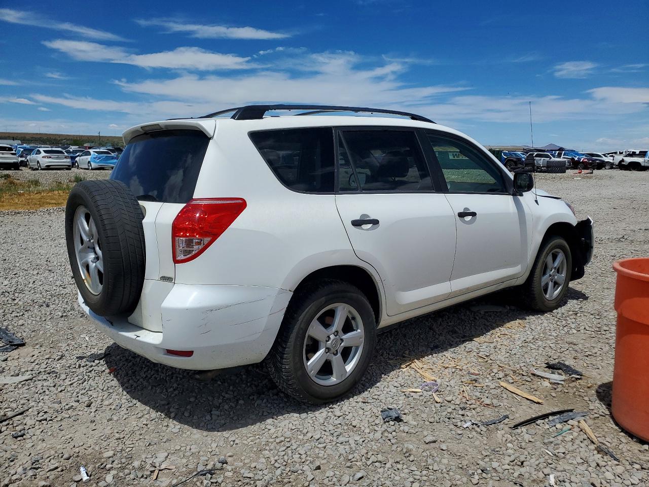 2008 Toyota Rav4 Base White vin: JTMBK35V385067893