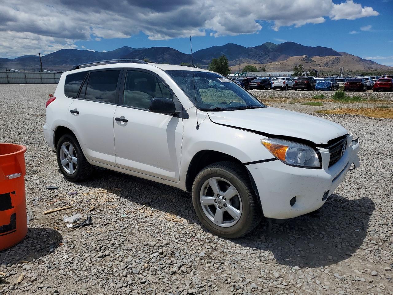 2008 Toyota Rav4 Base White vin: JTMBK35V385067893